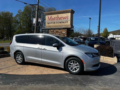 Silver Mist Clearcoat 2023 Chrysler Voyager LX