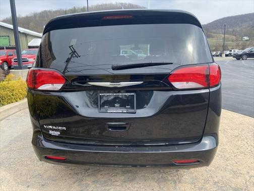 2022 Chrysler Voyager LX