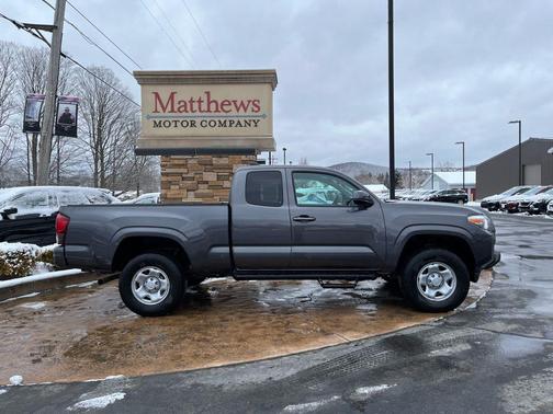 2022 Toyota Tacoma SR