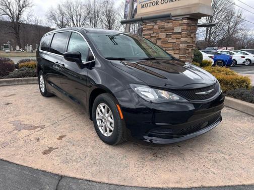 2024 Chrysler Voyager LX