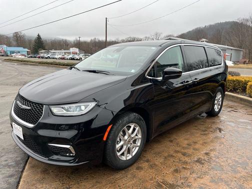 Diamond Black Crystal Pearlcoat 2024 Chrysler Pacifica Touring L