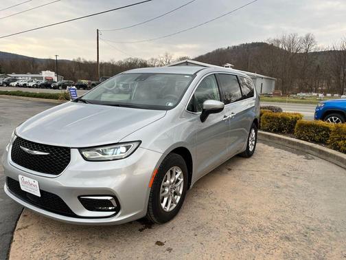 Silver Mist Clearcoat 2023 Chrysler Pacifica Touring L