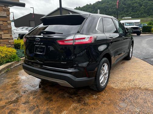 Black Metallic 2024 Ford Edge SEL