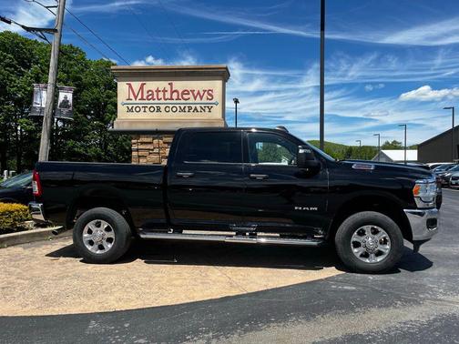 Diamond Black Crystal Pearlcoat 2024 RAM 2500 Big Horn Crew Cab 4x4 6'4' Box