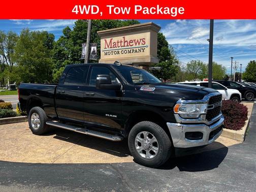 Diamond Black Crystal Pearlcoat 2024 RAM 2500 Big Horn Crew Cab 4x4 6'4' Box