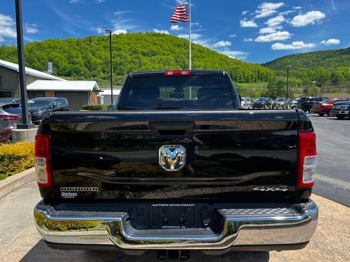 Diamond Black Crystal Pearlcoat 2024 RAM 2500 Big Horn Crew Cab 4x4 6'4' Box