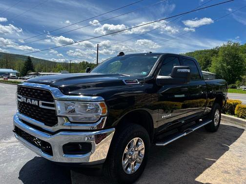 Diamond Black Crystal Pearlcoat 2024 RAM 2500 Big Horn Crew Cab 4x4 6'4' Box