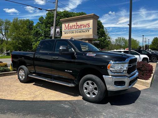 Diamond Black Crystal Pearlcoat 2024 RAM 2500 Big Horn Crew Cab 4x4 6'4' Box