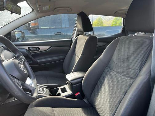 Magnetic Black Pearl 2020 Nissan Rogue Sport S