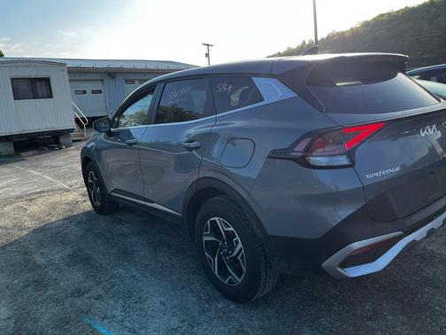 Everlasting Silver 2025 Kia Sportage LX