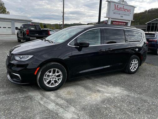 Brilliant Black Crystal Pearlcoat 2022 Chrysler Pacifica Touring L
