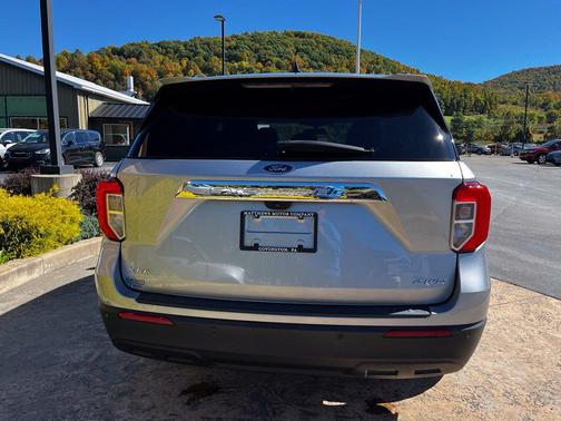 Iconic Silver Metallic 2023 Ford Explorer XLT