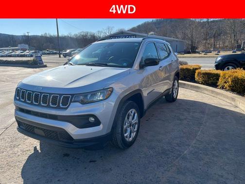 Silver Zynith Metallic Clearcoat 2025 Jeep Compass Latitude