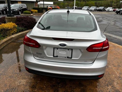 Ingot Silver 2018 Ford Focus SE