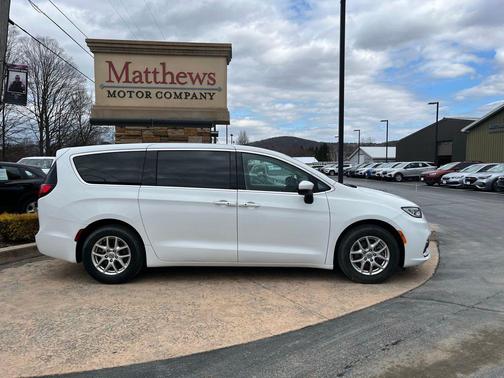 2023 Chrysler Pacifica Touring L