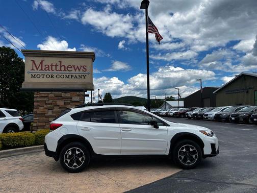 Crystal White Pearl 2019 Subaru Crosstrek 2.0i