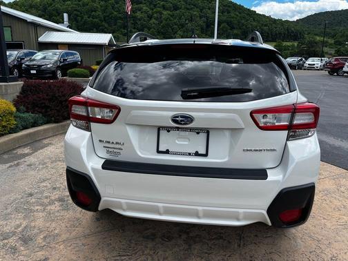 Crystal White Pearl 2019 Subaru Crosstrek 2.0i