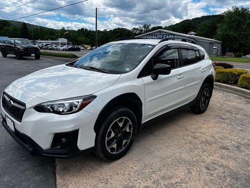 Crystal White Pearl 2019 Subaru Crosstrek 2.0i