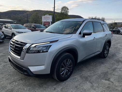 Brilliant Silver Metallic 2025 Nissan Pathfinder SV 4WD