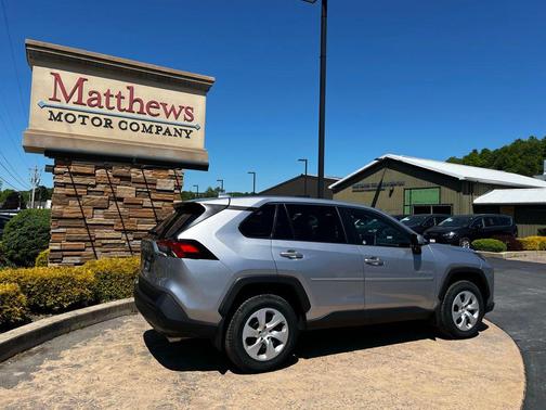 Silver Sky Metallic 2024 Toyota RAV4 LE