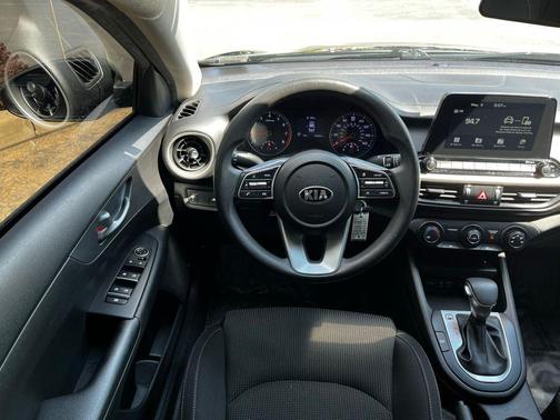 Aurora Black Pearl 2021 Kia Forte LXS