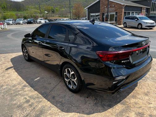 Aurora Black Pearl 2021 Kia Forte LXS