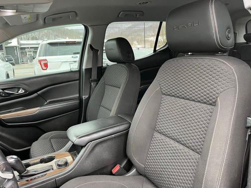 2017 GMC Acadia SLE-2