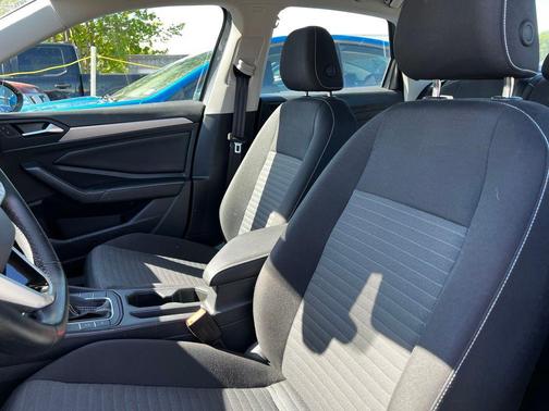 Platinum Gray Metallic 2024 Volkswagen Jetta 1.5T S