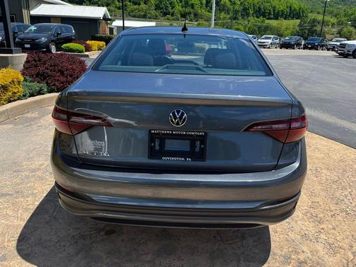 Platinum Gray Metallic 2024 Volkswagen Jetta 1.5T S