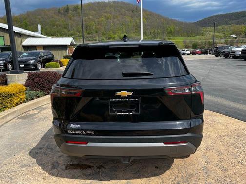 Mosaic Black Metallic 2025 Chevrolet Equinox 1LT