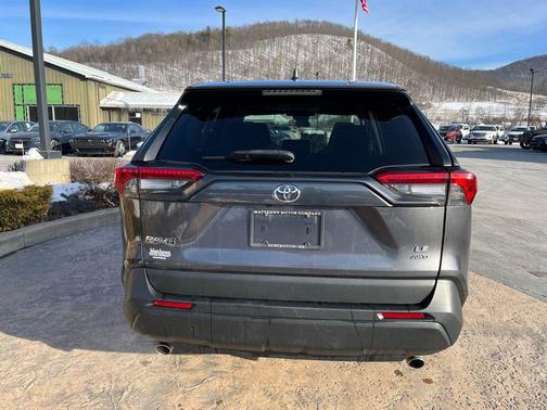 2022 Toyota RAV4 LE