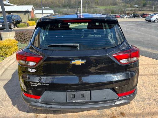 Mosaic Black Metallic 2022 Chevrolet Trailblazer LS