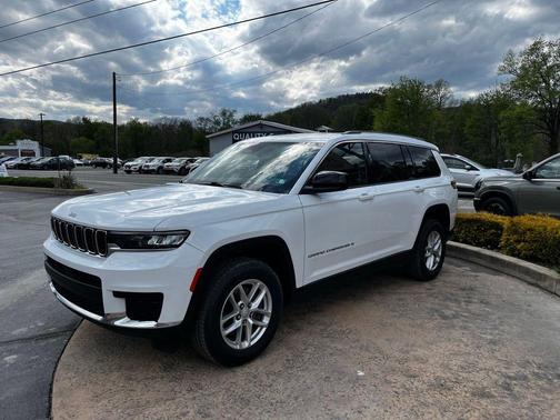 Bright White Clearcoat 2022 Jeep Grand Cherokee L Laredo