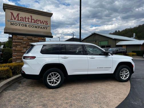 Bright White Clearcoat 2022 Jeep Grand Cherokee L Laredo