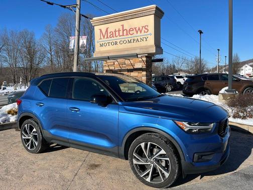 Blue Metallic 2019 Volvo XC40 T5 R-Design
