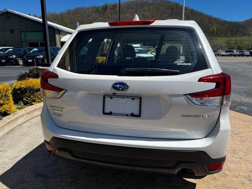 Crystal White Pearl 2023 Subaru Forester Limited