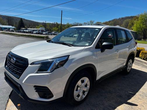 Crystal White Pearl 2023 Subaru Forester Limited