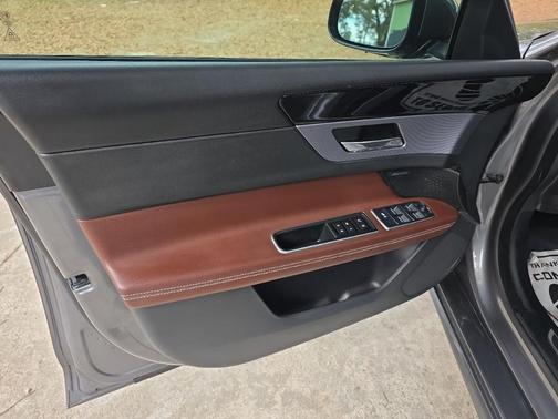 2018 Jaguar XF 25t R-Sport