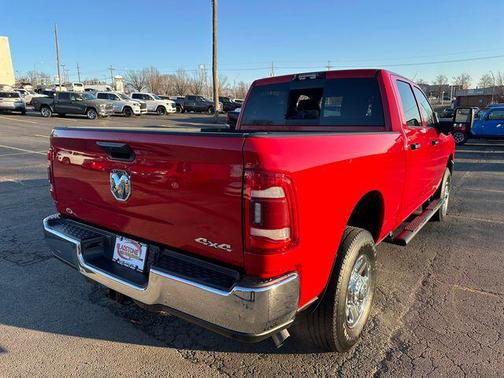 2024 RAM 2500 Tradesman Crew Cab 4x4 6'4' Box