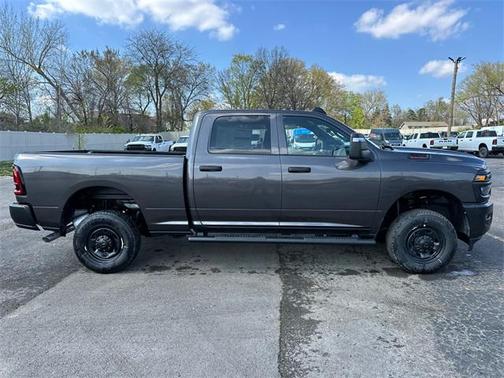 2025 RAM 2500 Tradesman Crew Cab 4x4 6'4' Box