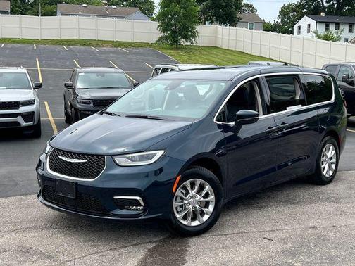 Fathom Blue Pearlcoat 2023 Chrysler Pacifica Touring L
