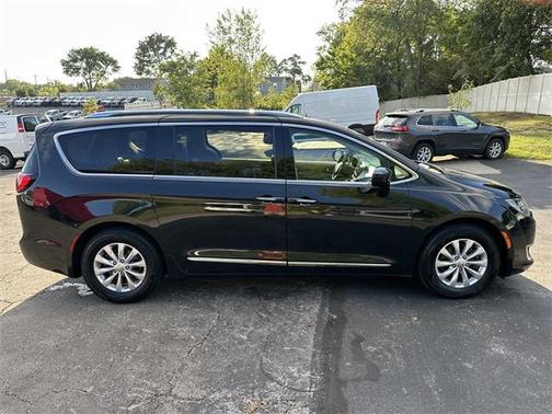 2018 Chrysler Pacifica Touring-L