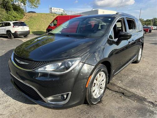 2018 Chrysler Pacifica Touring-L