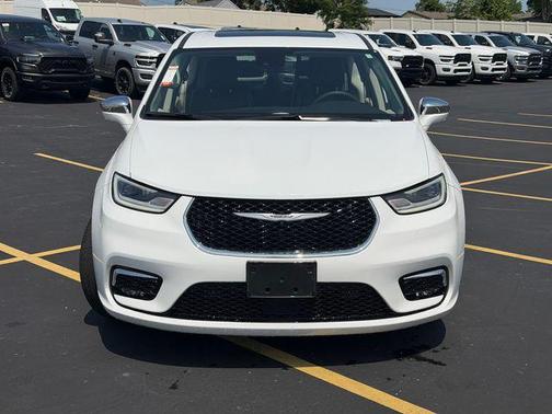 Bright White Clearcoat 2022 Chrysler Pacifica Hybrid Limited