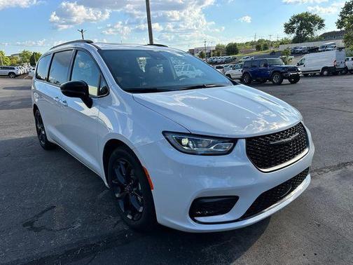 2026 Chrysler Pacifica Limited