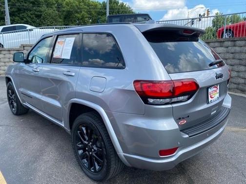 Photo 4 of 23 of 2020 Jeep Grand Cherokee Altitude