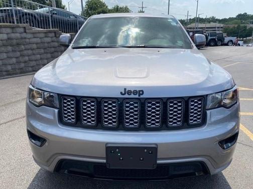 Photo 2 of 23 of 2020 Jeep Grand Cherokee Altitude