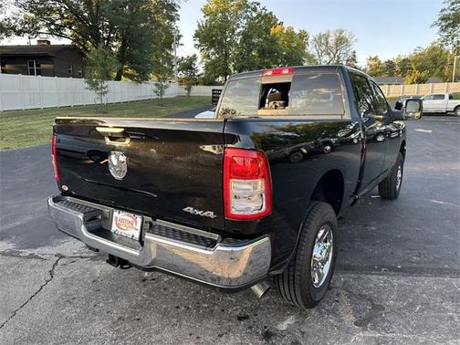 2024 RAM 2500 Tradesman Crew Cab 4x4 6'4' Box