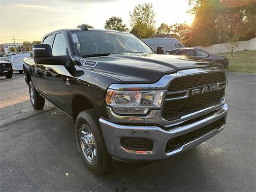2024 RAM 2500 Tradesman Crew Cab 4x4 6'4' Box