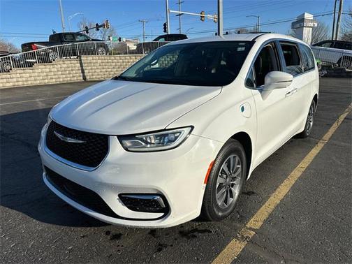 2022 Chrysler Pacifica Hybrid Touring L